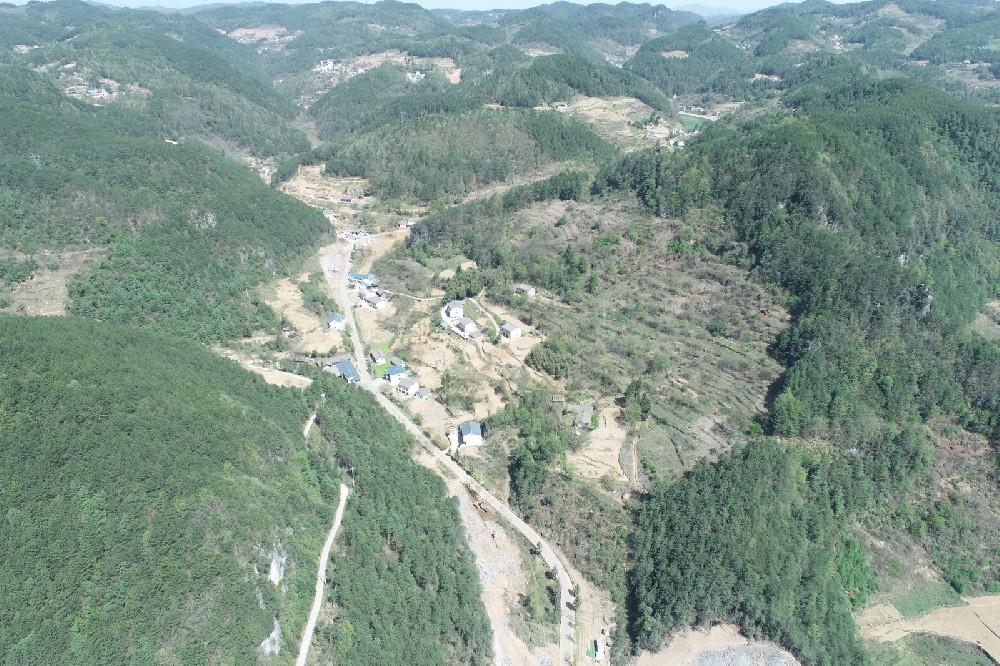 路愈寬，景愈明，可待漫慢行——朝天區(qū)曾家鎮(zhèn)（曾家場(chǎng)鎮(zhèn)至榮樂(lè)養(yǎng)生谷）段道路改建工程建設(shè)側(cè)記